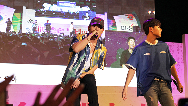  
ikon on May 30 heats up the stage with a powerful performance at the Daegu University Festival. 

